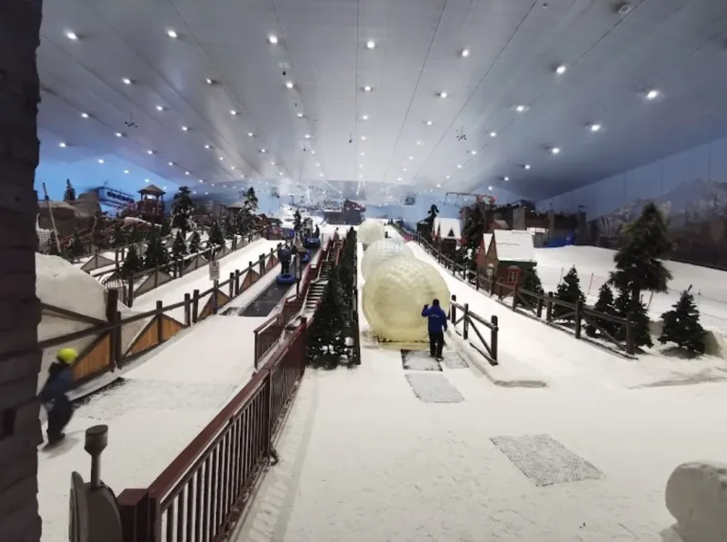 Indoor snow slope at Ski Dubai